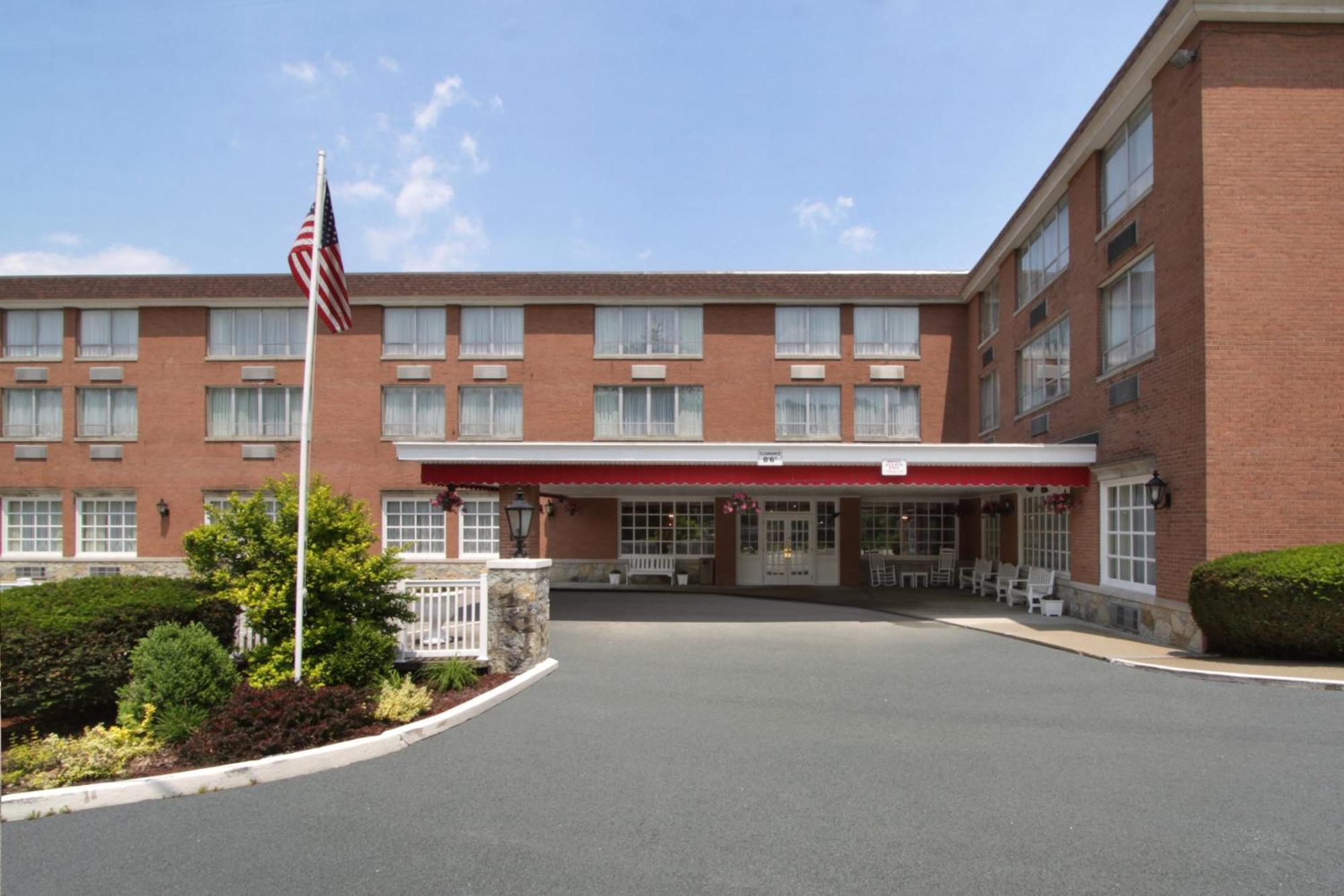 Ramada By Wyndham Ligonier Hotel Exterior photo
