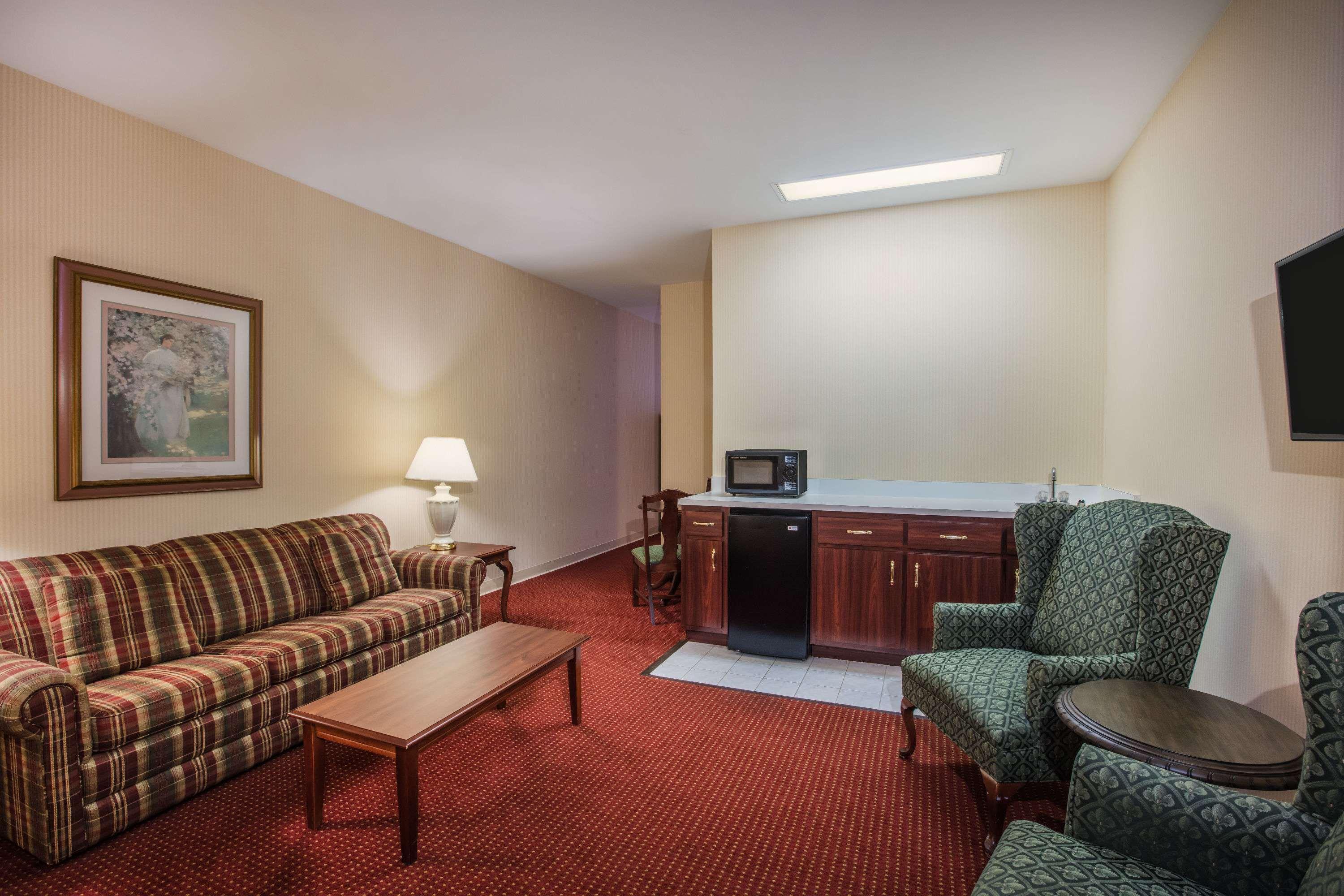 Ramada By Wyndham Ligonier Hotel Exterior photo