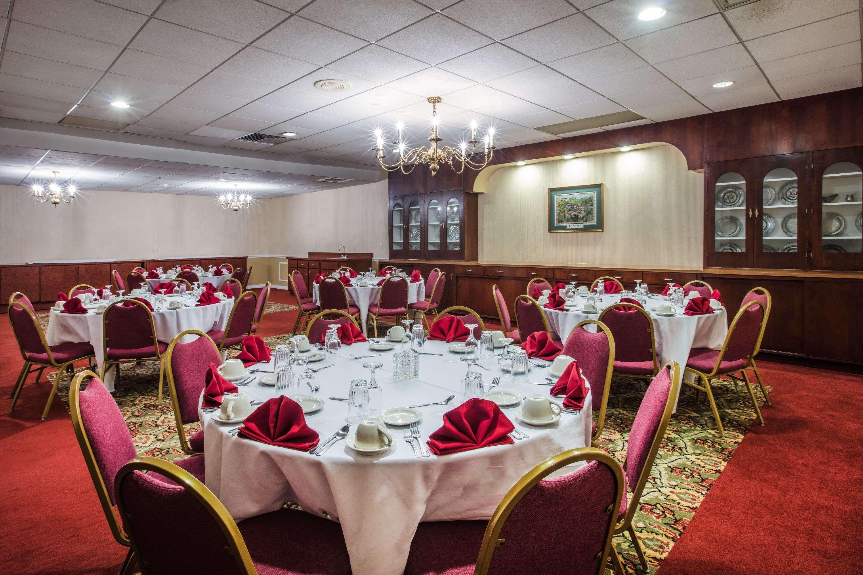 Ramada By Wyndham Ligonier Hotel Exterior photo