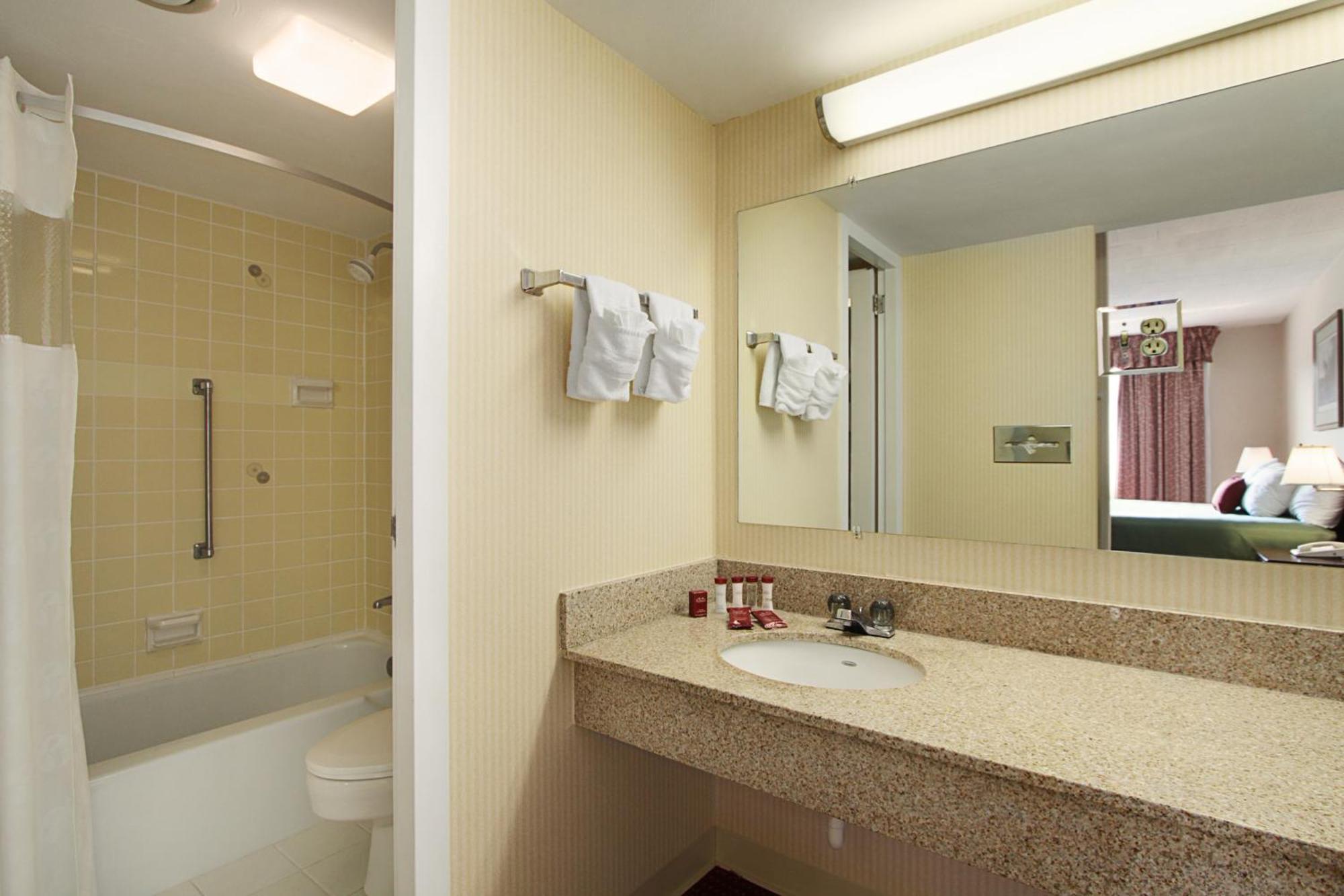 Ramada By Wyndham Ligonier Hotel Exterior photo